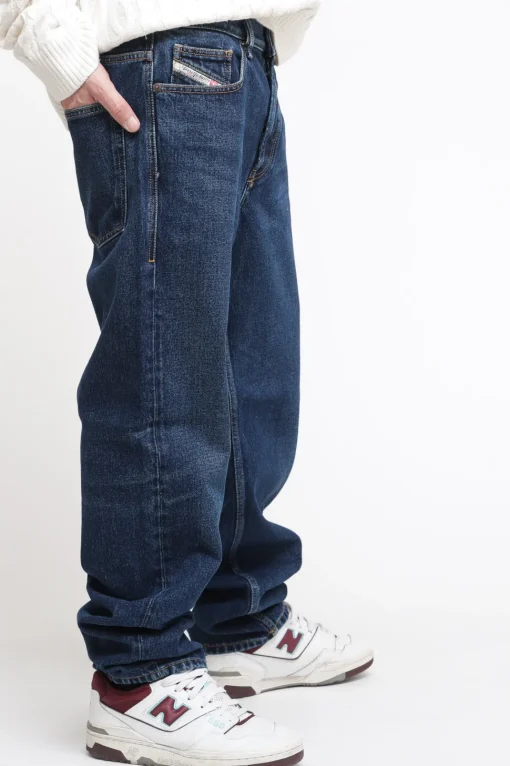2010 - 007E6 L. 32 Pantaloni